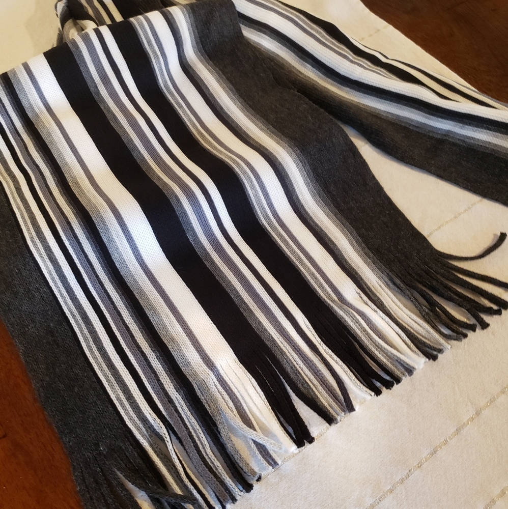 Vintage Grey and white scarf
